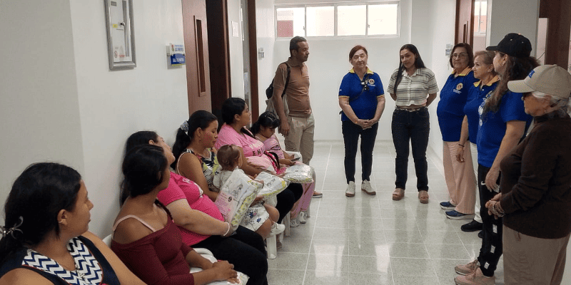 Donación kits plan canguro a madres de escasos recursos